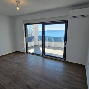 Dramalj dvoetažni apartman u novogradnji