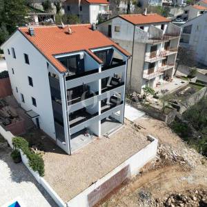 Dramalj dvoetažni apartman u novogradnji