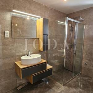 Dramalj dvoetažni apartman u novogradnji