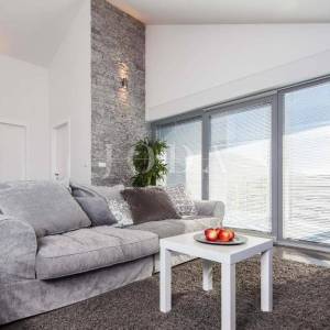 Dramalj kuća sa više apartmana