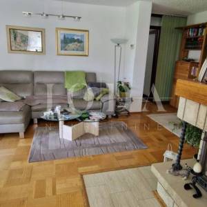 Dramalj, lijepa kuća sa velikom okućnicom