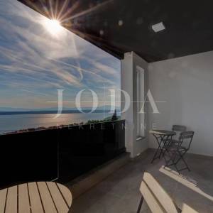 Dramalj moderna kuća sa bazenom i panoramskim pogledom na more