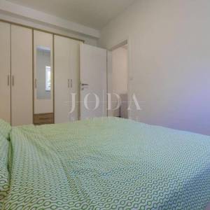 Dramalj, novouređena kuća s pet apartmana i bazenom