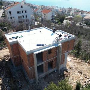 Dramalj obiteljska kuća sa dva stana