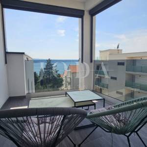 Dramalj penthouse sa garažom i zasebnim apartmanom