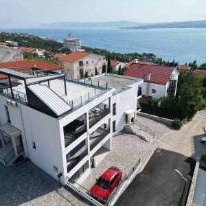 Dramalj penthouse sa garažom i zasebnim apartmanom