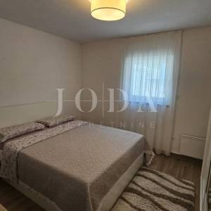 Dramalj penthouse sa garažom i zasebnim apartmanom
