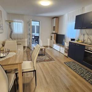 Dramalj penthouse sa garažom i zasebnim apartmanom