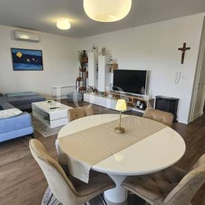 Dramalj penthouse sa garažom i zasebnim apartmanom