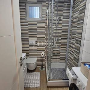 Dramalj penthouse sa garažom i zasebnim apartmanom