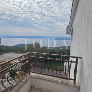 Dramalj studio apartman sa parkingom
