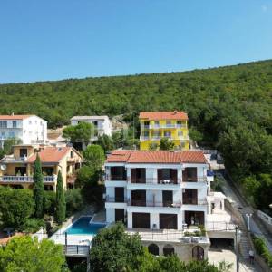Dramalj studio apartman sa parkingom