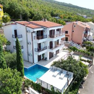 Dramalj studio apartman sa parkingom