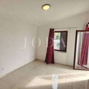 Dramalj studio apartman sa parkingom