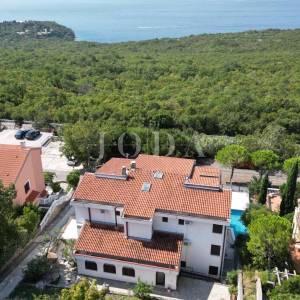 Dramalj studio apartman sa parkingom