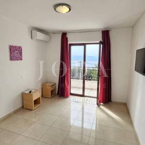 Dramalj studio apartman sa parkingom