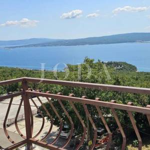Dramalj studio apartman sa parkingom