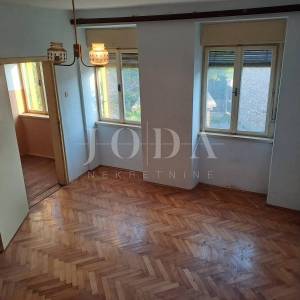 Drivenik, kuća u nizu sa velikim potencijalom