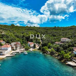 DUGI OTOK - građevinsko zemljište prvi red do mora