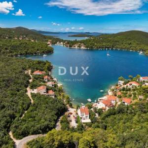 DUGI OTOK - građevinsko zemljište prvi red do mora