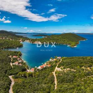 DUGI OTOK - građevinsko zemljište prvi red do mora