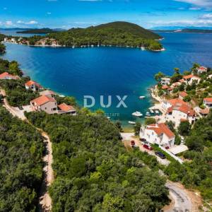 DUGI OTOK - građevinsko zemljište prvi red do mora