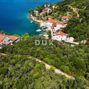 DUGI OTOK - građevinsko zemljište prvi red do mora