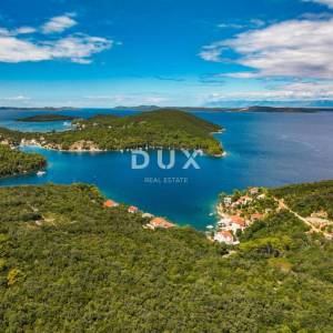 DUGI OTOK - građevinsko zemljište prvi red do mora