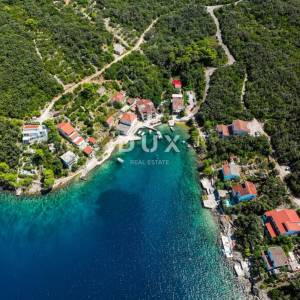 DUGI OTOK - građevinsko zemljište prvi red do mora