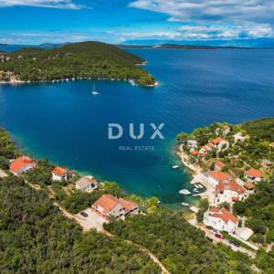 DUGI OTOK - građevinsko zemljište prvi red do mora