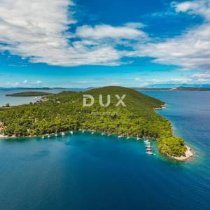 DUGI OTOK - građevinsko zemljište prvi red do mora