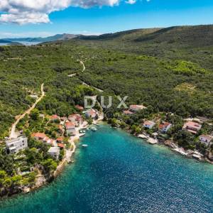 DUGI OTOK - građevinsko zemljište prvi red do mora