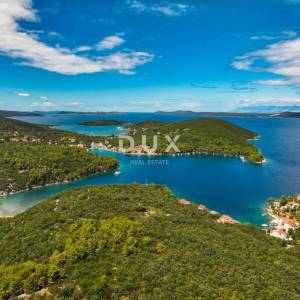DUGI OTOK - građevinsko zemljište prvi red do mora