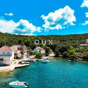 DUGI OTOK - građevinsko zemljište prvi red do mora