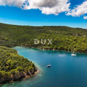 DUGI OTOK - građevinsko zemljište prvi red do mora
