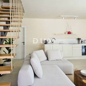 DUGI OTOK, ŽMAN - novoizgrađene DVIJE VILLE s bazenom 150m od mora