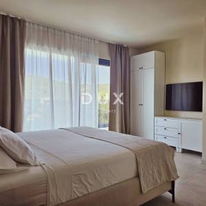 DUGI OTOK, ŽMAN - novoizgrađene DVIJE VILLE s bazenom 150m od mora