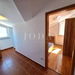 Dva apartmana u Malinskoj, okućnica, namješteno!