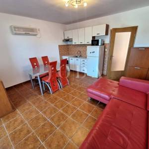 Dva apartmana u Malinskoj, okućnica, namješteno!
