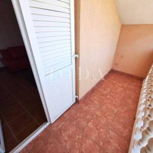 Dva apartmana u Malinskoj, okućnica, namješteno!