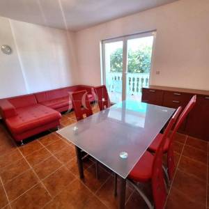 Dva apartmana u Malinskoj, okućnica, namješteno!