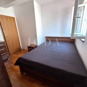 Dva apartmana u Malinskoj, okućnica, namješteno!