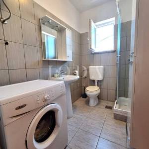 Dva apartmana u Malinskoj, okućnica, namješteno!