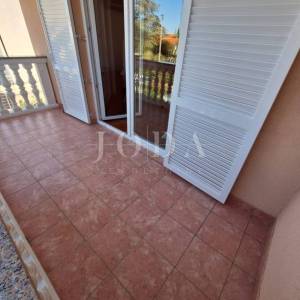 Dva apartmana u Malinskoj, okućnica, namješteno!