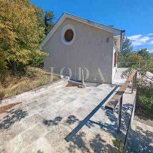 Dvije kuće 1. red do mora na top lokaciji