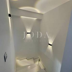 Dvoetažni apartman s bazenom i pogledom na more