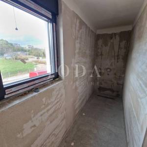 Dvoetažni apartman s bazenom i pogledom na more