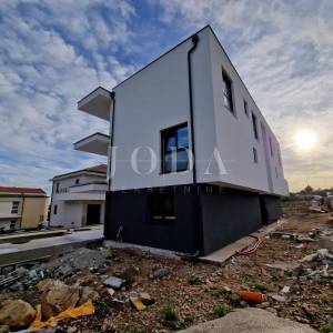 Dvoetažni apartman s bazenom i pogledom na more