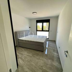 Dvoetažni apartman s bazenom i pogledom na more