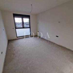 Dvoetažni apartman s bazenom i pogledom na more